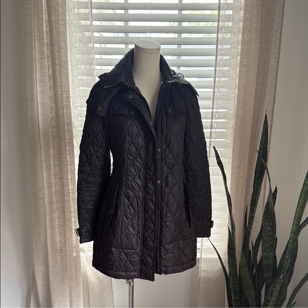 Women's Quilted Black Jacket size small
100% authentic